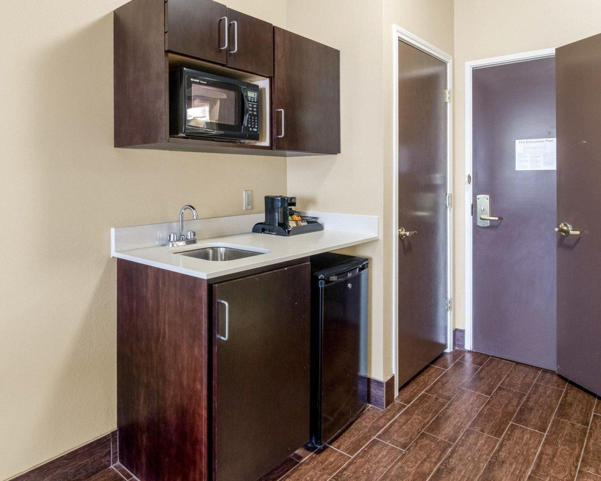 Comfort Suites Odessa Exteriör bild